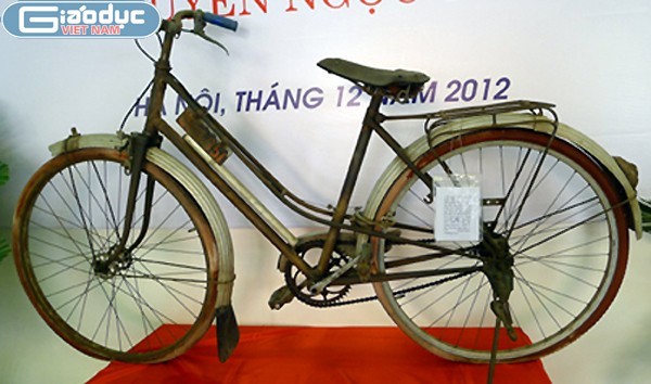 Chiếc xe đạp đặc biệt này có chi tiết được làm từ quả bom bi giết người hàng loạt
